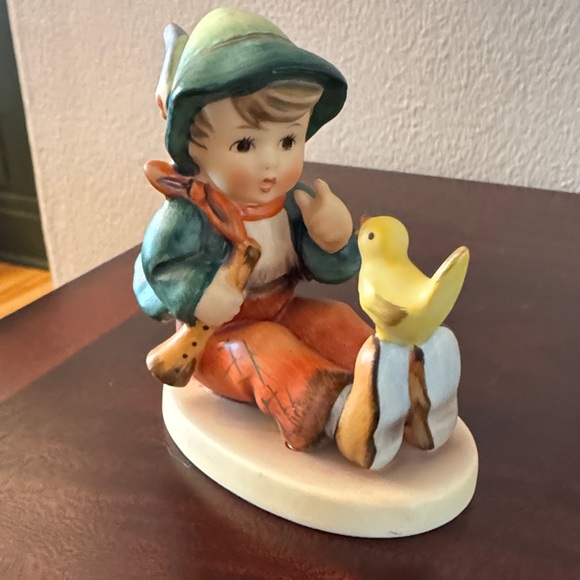 Hummel Figurine - Picture 4 of 11